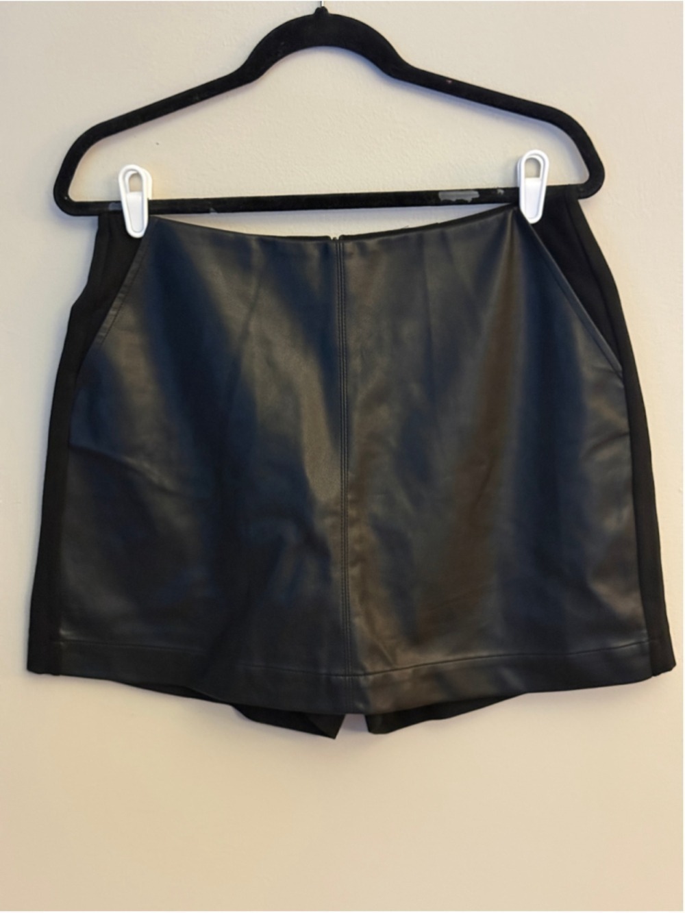 Cabi Black Jett Skort Faux Leather Mini Skort Size 8 EUC - Picture 5 of 8